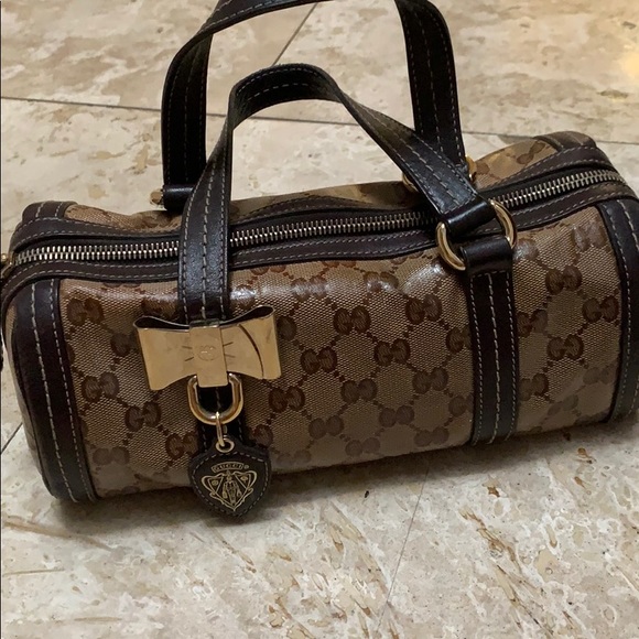 RARE Gucci Round Patent Bow Bag - Picture 4 of 8